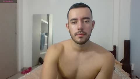 Esteban Reyes  independent model online show from 11/26/25, 01:50