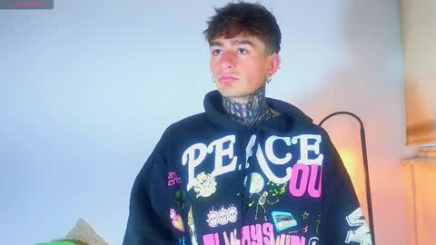 Esteban independent model online show from 10/20/25, 10:59