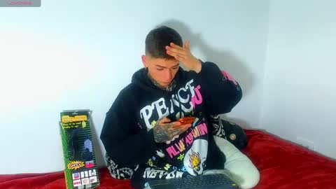 Esteban independent model online show from 04/15/26, 10:00