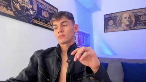 Snapshot of estebanperez_ chatting on 12/11/24, 12:02 Esteban online show from 12/11/24, 12:02