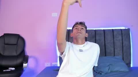 Snapshot of estebanperez_ chatting on 12/20/24, 12:27 Esteban online show from 12/20/24, 12:27
