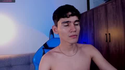 Snapshot of estebanperez_ chatting on 02/25/25, 01:06 Esteban online show from 02/25/25, 01:06