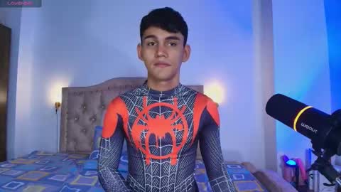 Snapshot of estebanperez_ chatting on 09/19/25, 02:07 Esteban online show from 09/19/25, 02:07