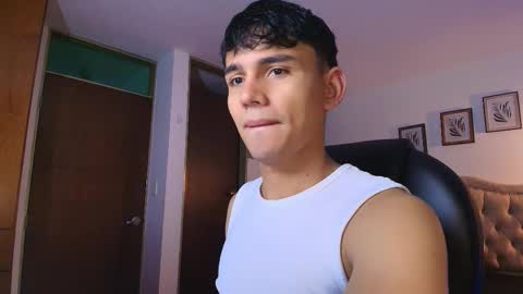 Snapshot of estebanperez_ chatting on 10/22/25, 10:48 Esteban online show from 10/22/25, 10:48