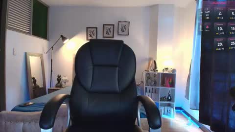 Snapshot of estebanperez_ chatting on 10/27/25, 12:31 Esteban online show from 10/27/25, 12:31