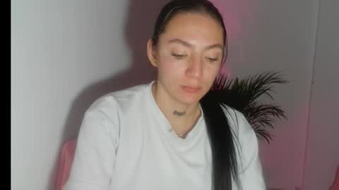 Snapshot of estefa1 chatting on 12/23/25, 05:16 estefa1 online show from 12/23/25, 05:16