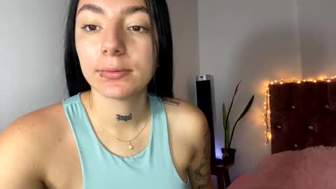 Snapshot of estefa1 chatting on 03/02/26, 05:42 estefa1 online show from 03/02/26, 05:42