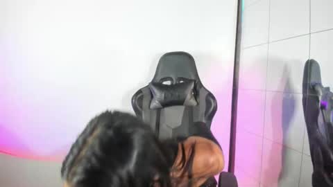 Estefa G online show from 11/20/25, 10:42