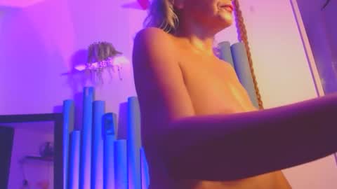 Snapshot of estelamaris1 chatting on 03/09/25, 04:38 estelamaris online show from 03/09/25, 04:38