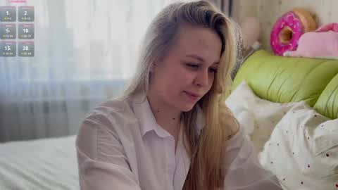 Estella online show from 04/24/26, 02:58