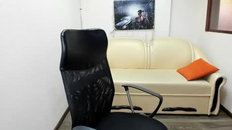 Estella Miles online show from 01/06/25, 12:13