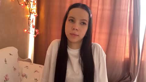 Snapshot of estellezdebski chatting on 07/04/26, 02:23 estellezdebski online show from 07/04/26, 02:23
