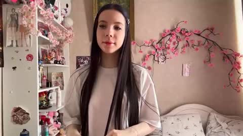 Snapshot of estellezdebski chatting on 07/12/26, 01:24 estellezdebski online show from 07/12/26, 01:24