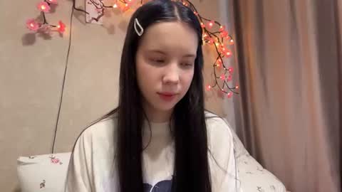 Snapshot of estellezdebski chatting on 07/16/26, 01:17 estellezdebski online show from 07/16/26, 01:17
