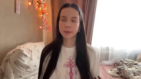 Snapshot of estellezdebski chatting on 07/22/26, 02:42 estellezdebski online show from 07/22/26, 02:42