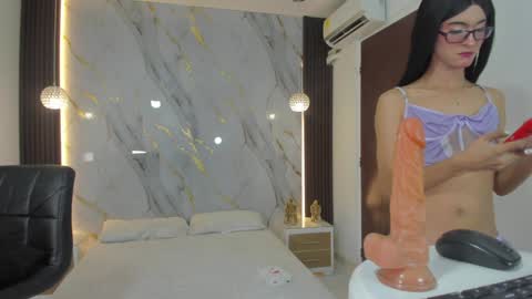 Estephany online show from 12/08/24, 02:09