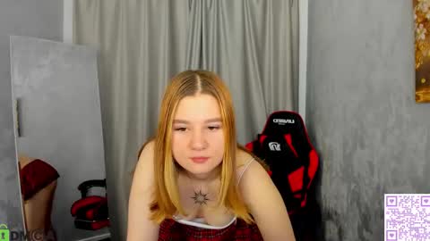 Snapshot of ester_rabin chatting on 11/09/25, 12:53 Ester online show from 11/09/25, 12:53