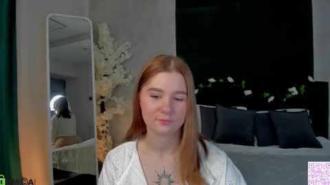 Snapshot of ester_rabin chatting on 12/04/25, 11:35 Ester online show from 12/04/25, 11:35