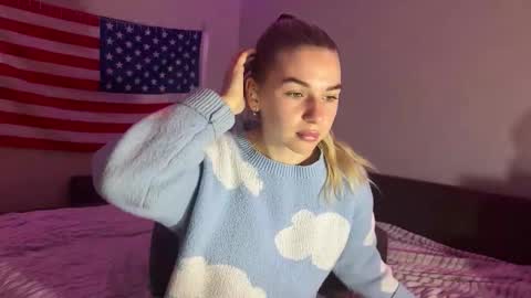 Ester online show from 12/03/25, 06:17