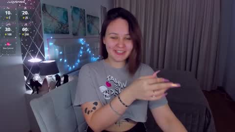 Snapshot of esterkiss chatting on 12/13/24, 07:25 Odelia online show from 12/13/24, 07:25