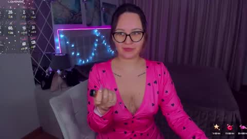 Snapshot of esterkiss chatting on 12/23/24, 08:44 Odelia online show from 12/23/24, 08:44