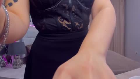 Snapshot of esterkiss chatting on 01/11/25, 09:04 Odelia online show from 01/11/25, 09:04