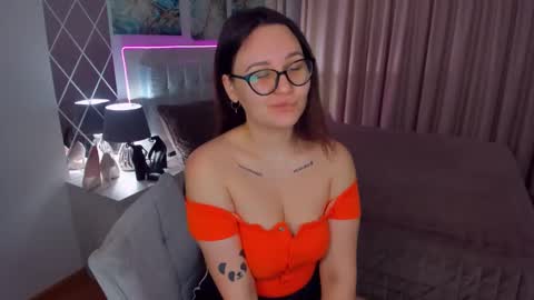 Snapshot of esterkiss chatting on 01/28/25, 06:16 Odelia online show from 01/28/25, 06:16