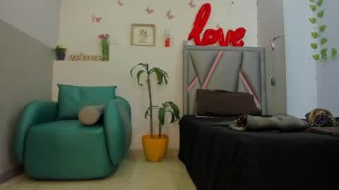 esterlindez online show from 05/11/26, 08:28