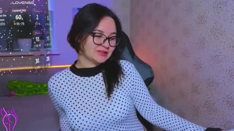 EsterPlayful online show from 10/27/25, 09:24