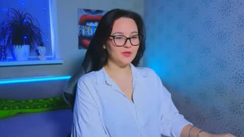 EsterPlayful online show from 11/21/25, 09:52