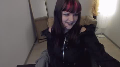 Snapshot of estertwilight chatting on 06/18/26, 04:11 Ester online show from 06/18/26, 04:11