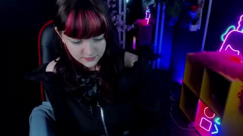Snapshot of estertwilight chatting on 06/23/26, 04:16 Ester online show from 06/23/26, 04:16
