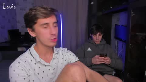 Snapshot of esthetics_boys chatting on 12/15/24, 03:45 LOUIS online show from 12/15/24, 03:45