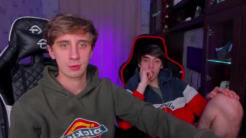 Snapshot of esthetics_boys chatting on 02/04/25, 10:13 LOUIS online show from 02/04/25, 10:13