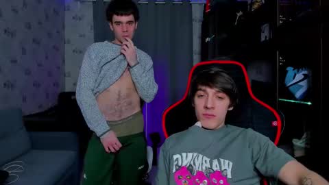 Snapshot of esthetics_boys chatting on 03/04/25, 12:39 LOUIS online show from 03/04/25, 12:39