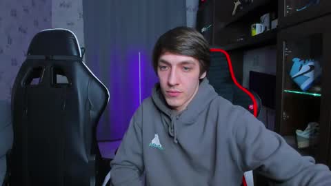 Snapshot of esthetics_boys chatting on 03/04/25, 03:44 LOUIS online show from 03/04/25, 03:44