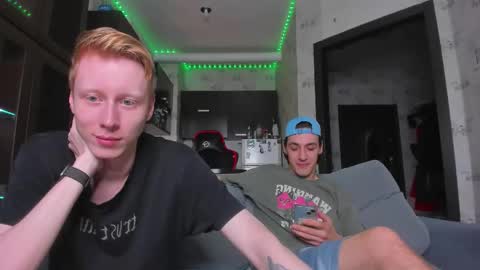 Snapshot of esthetics_boys chatting on 09/11/25, 09:26 LOUIS online show from 09/11/25, 09:26