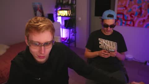 Snapshot of esthetics_boys chatting on 09/15/25, 03:17 LOUIS online show from 09/15/25, 03:17