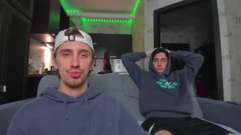 Snapshot of esthetics_boys chatting on 09/18/25, 05:09 LOUIS online show from 09/18/25, 05:09