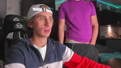 Snapshot of esthetics_boys chatting on 10/11/25, 08:07 LOUIS online show from 10/11/25, 08:07