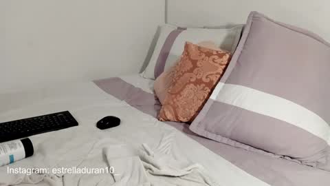 Snapshot of estrella_duran chatting on 01/31/25, 01:43 Estrellita online show from 01/31/25, 01:43