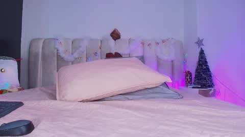 Estrella online show from 12/19/25, 12:01