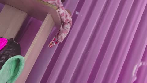 Estrella online show from 04/24/26, 11:56