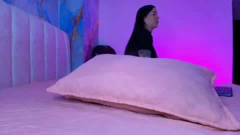 Snapshot of estrella_hanks_ chatting on 05/27/26, 11:51 Estrella online show from 05/27/26, 11:51