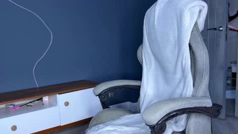 Snapshot of estremecerse chatting on 01/18/25, 12:04 Alex online show from 01/18/25, 12:04