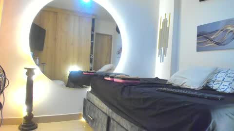 Snapshot of estudiosnia chatting on 02/02/25, 05:42 AmberDisny online show from 02/02/25, 05:42