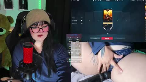 Aura online show from 04/17/26, 01:25