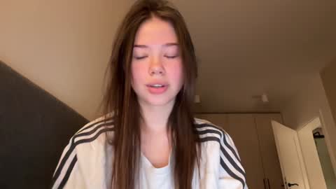 nika 3 online show from 12/09/24, 01:55