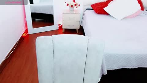 Moon online show from 10/06/25, 07:44