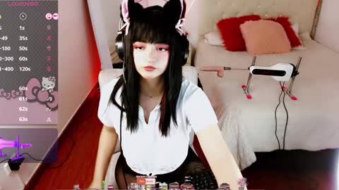 Moon online show from 11/17/25, 08:36